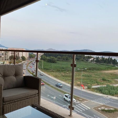 Bitcoin And Ethereum Deluxe Apartments Bar Exterior photo
