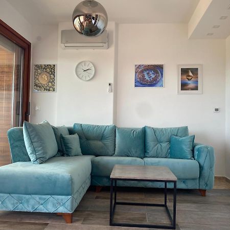 Bitcoin And Ethereum Deluxe Apartments Bar Exterior photo