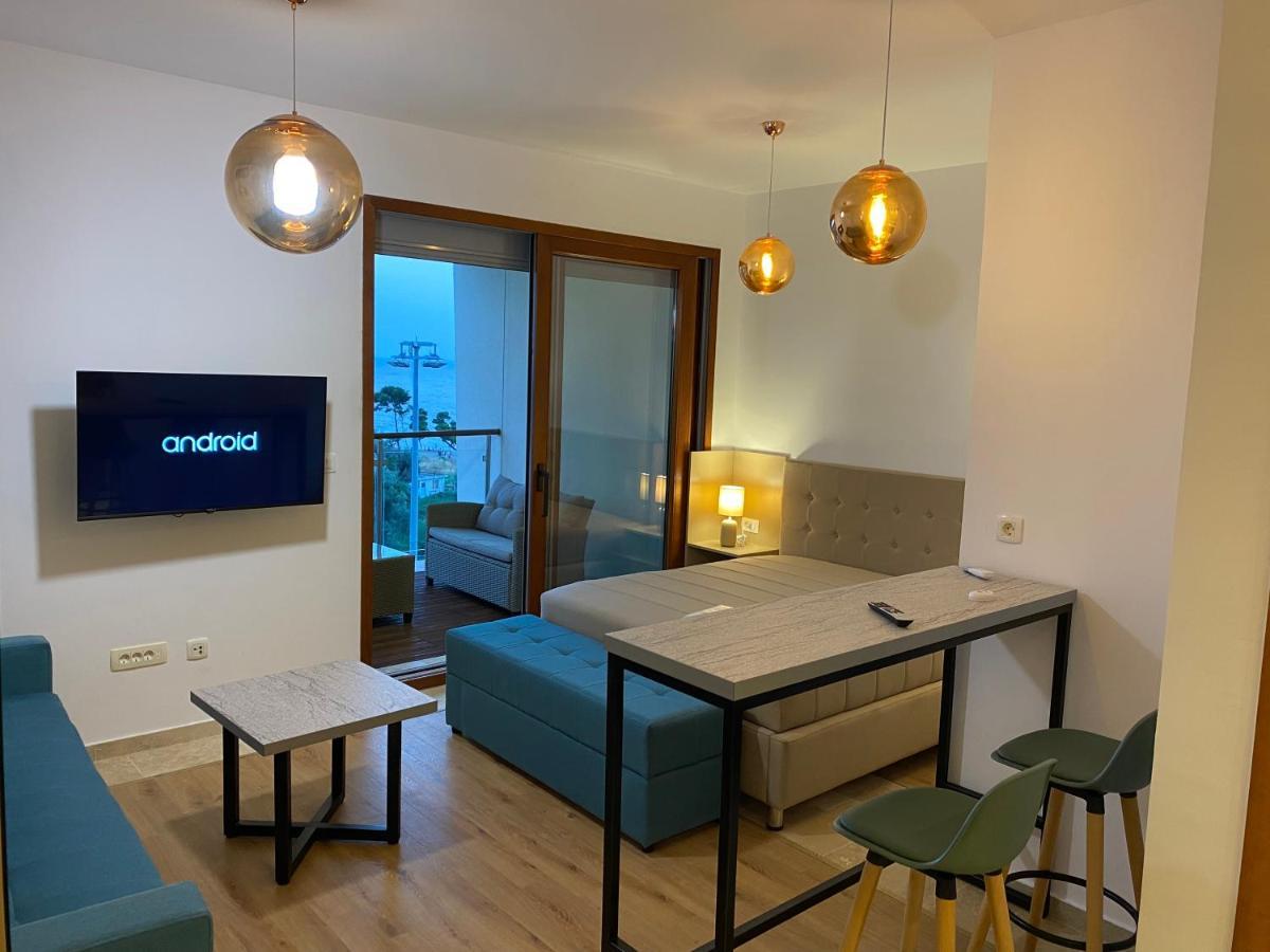 Bitcoin And Ethereum Deluxe Apartments Bar Exterior photo