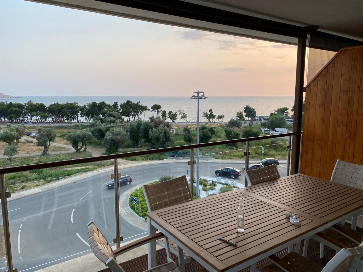 Bitcoin And Ethereum Deluxe Apartments Bar Exterior photo