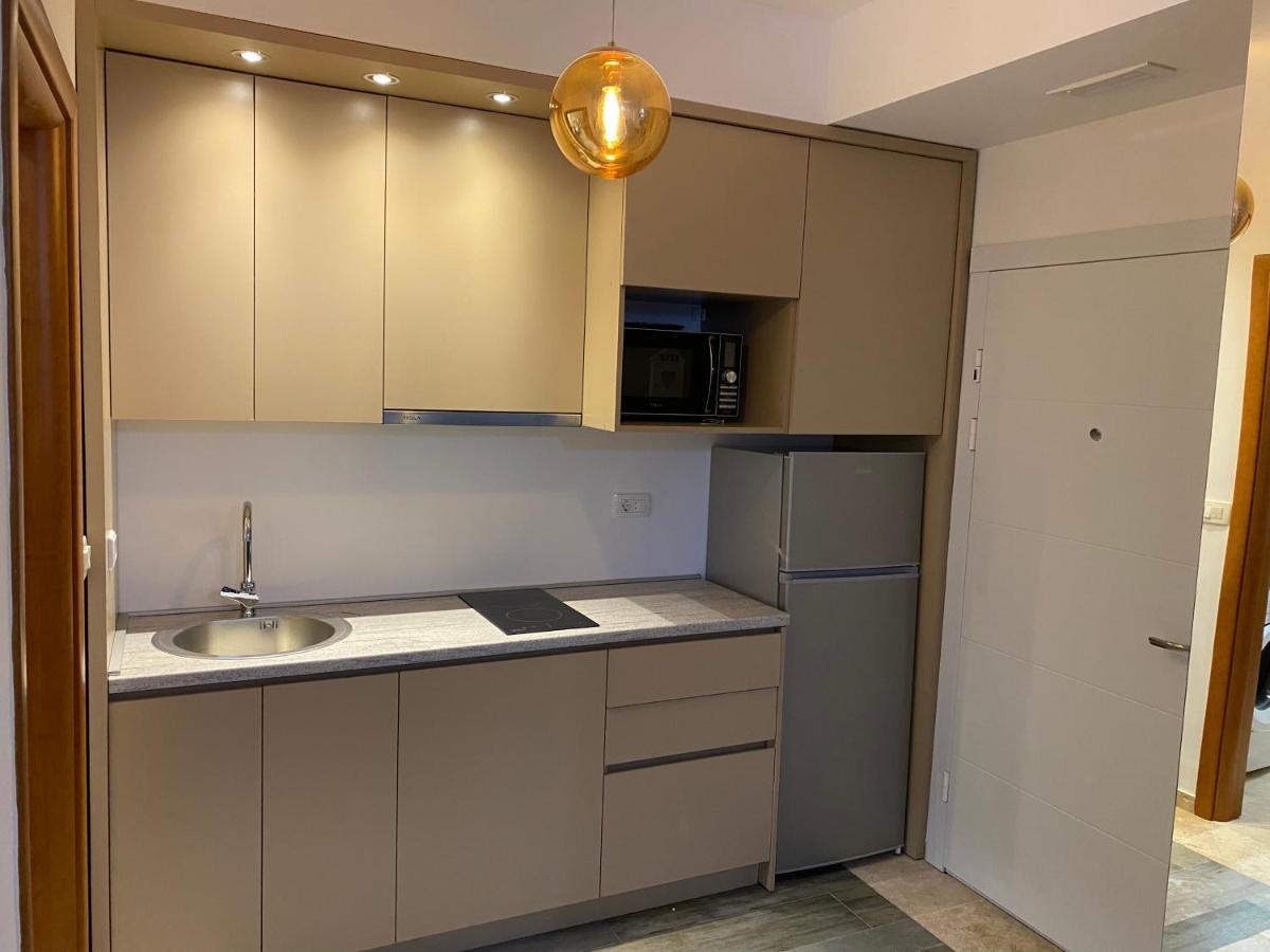 Bitcoin And Ethereum Deluxe Apartments Bar Exterior photo