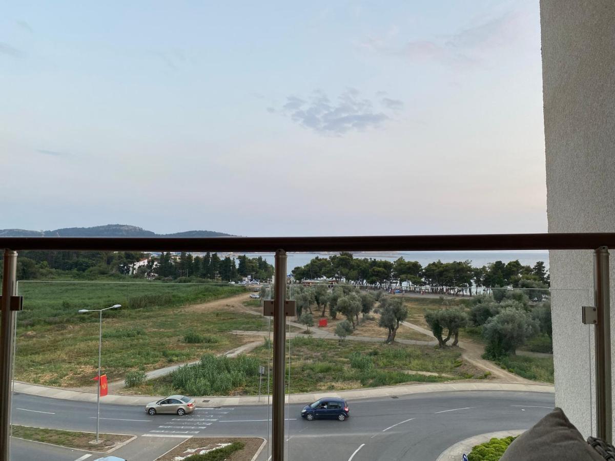 Bitcoin And Ethereum Deluxe Apartments Bar Exterior photo