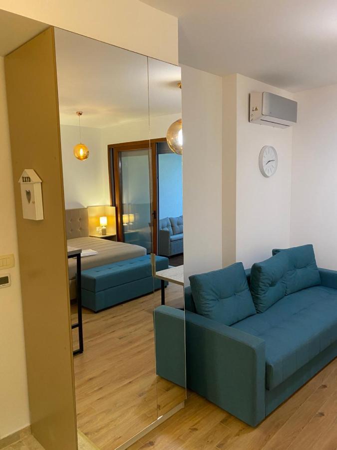 Bitcoin And Ethereum Deluxe Apartments Bar Exterior photo