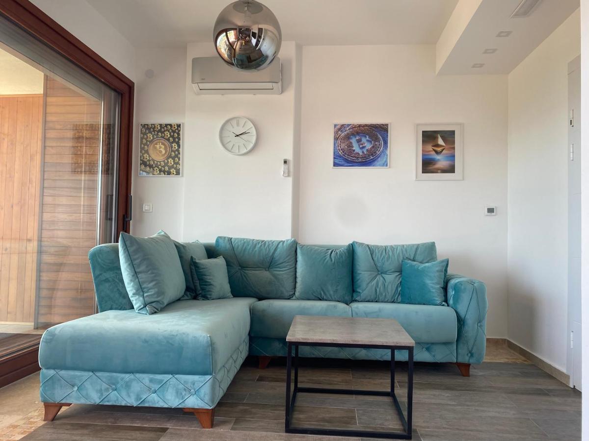 Bitcoin And Ethereum Deluxe Apartments Bar Exterior photo
