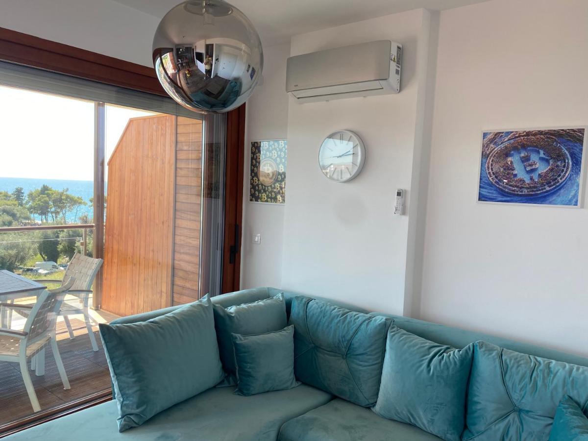 Bitcoin And Ethereum Deluxe Apartments Bar Exterior photo